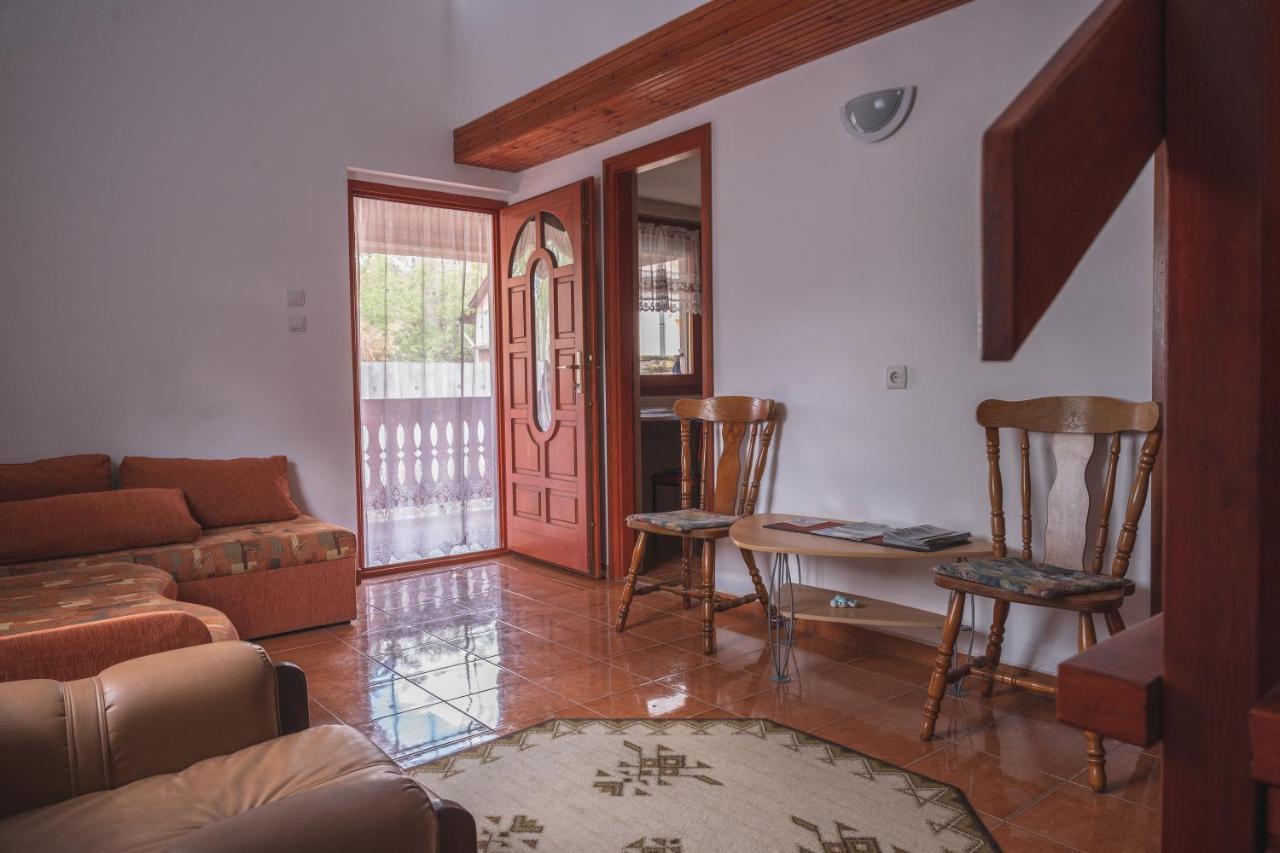 Отель Olajos Apartman Берекфюрдё Экстерьер фото